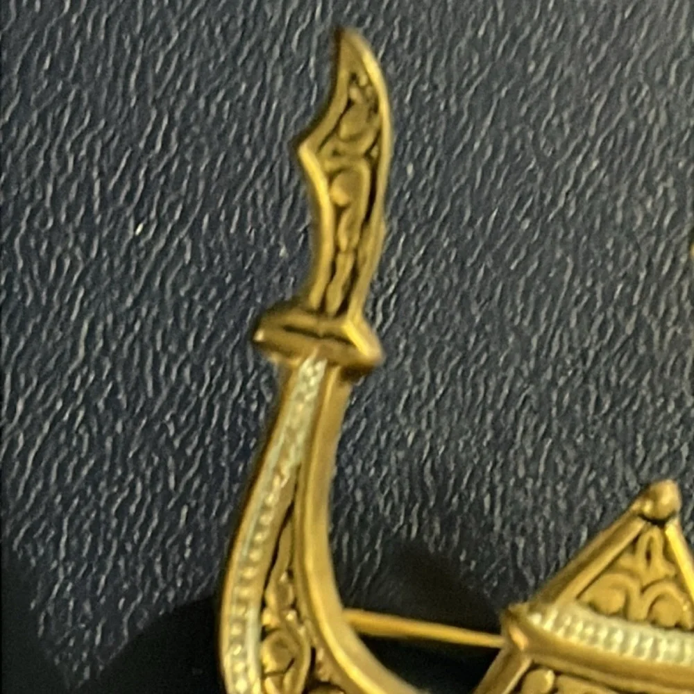 Vintage Damascene Toledo gold V enetian gondolier with paddle brooch Spain